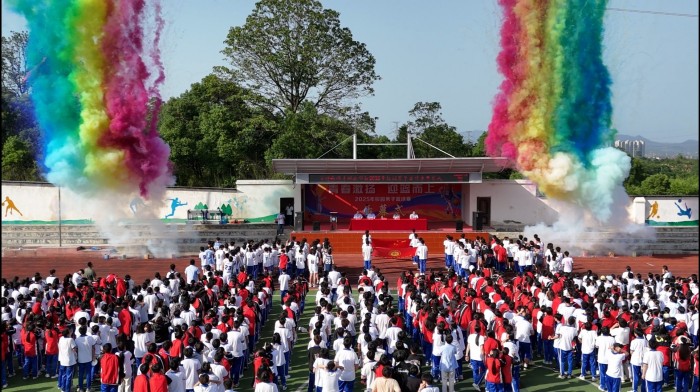 常德新德才职业学校2025年校园男子篮球赛盛大开幕激情点燃青春赛场